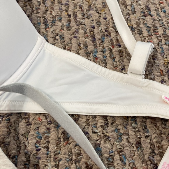 NWOT Tags Victorias Secret 34DD Push up Bras - Picture 3 of 6
